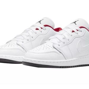 White/Gym Red/University Blue/Black

Youth 4.5. I wear Nike 6.5 and they fit